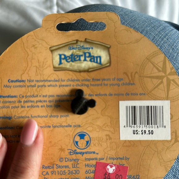 Disney’s Peter Pan Pin Set of two one lights up - Picture 8 of 9